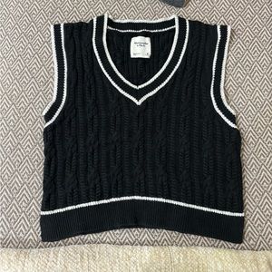 Abercrombie & Fitch Cable Knit Sweater Vest